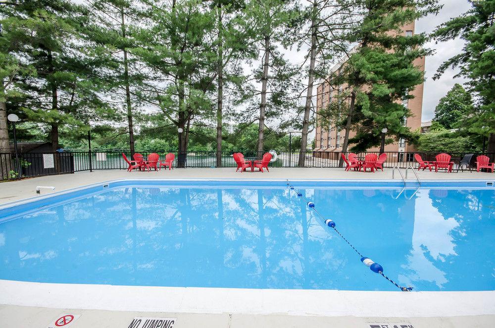 Radisson Hotel Louisville North جافرسونزفيل المظهر الخارجي الصورة