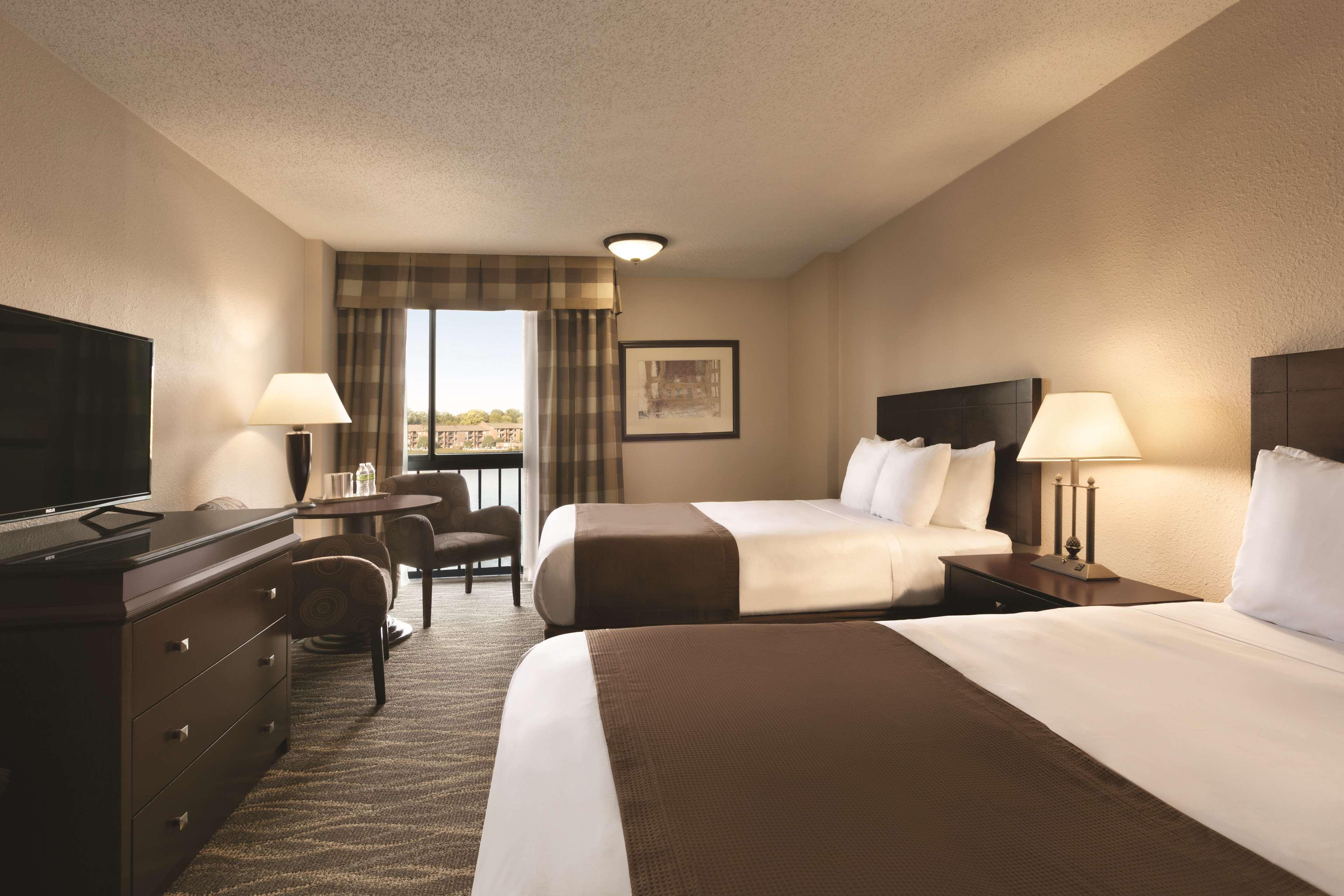 Radisson Hotel Louisville North جافرسونزفيل الغرفة الصورة