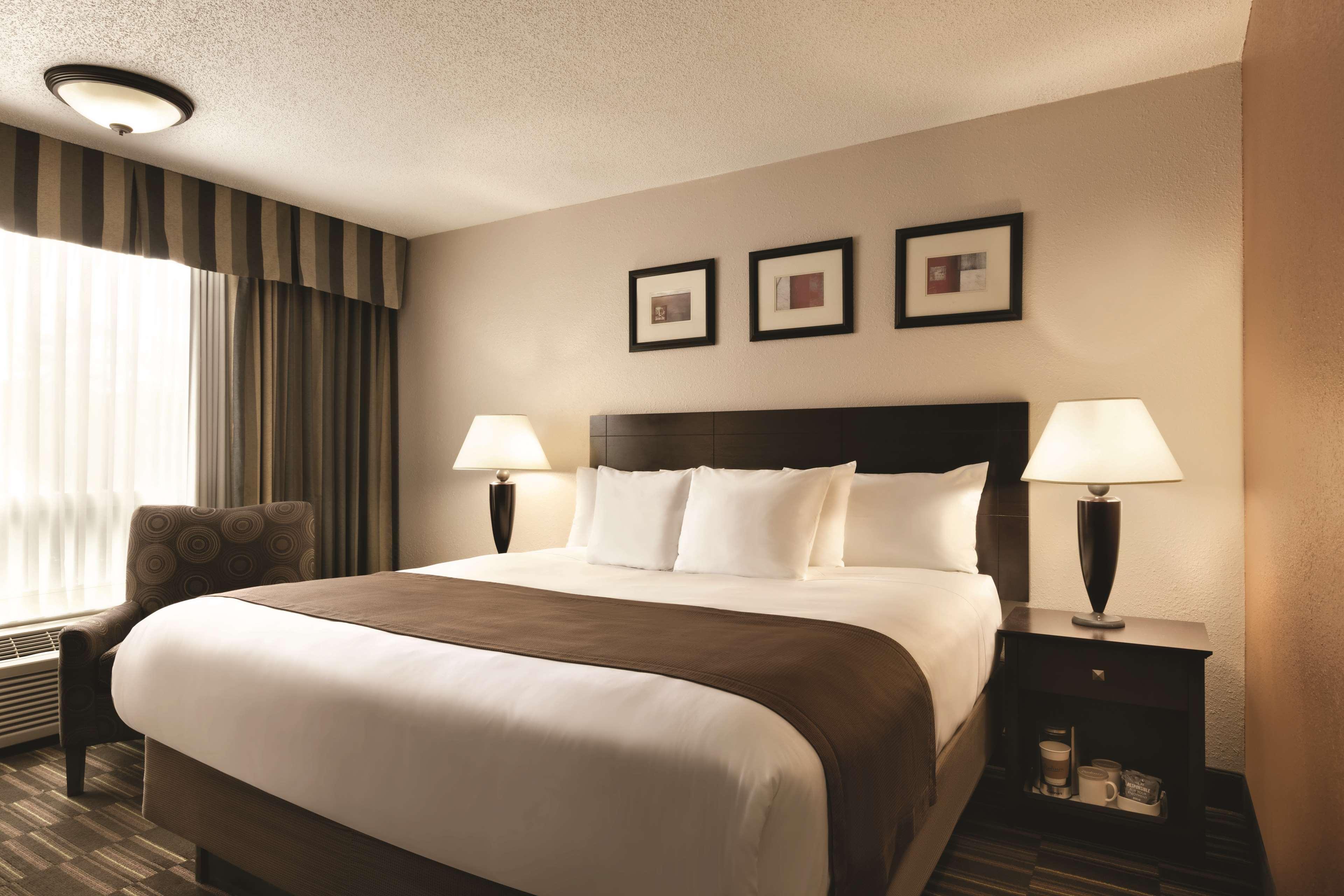 Radisson Hotel Louisville North جافرسونزفيل الغرفة الصورة