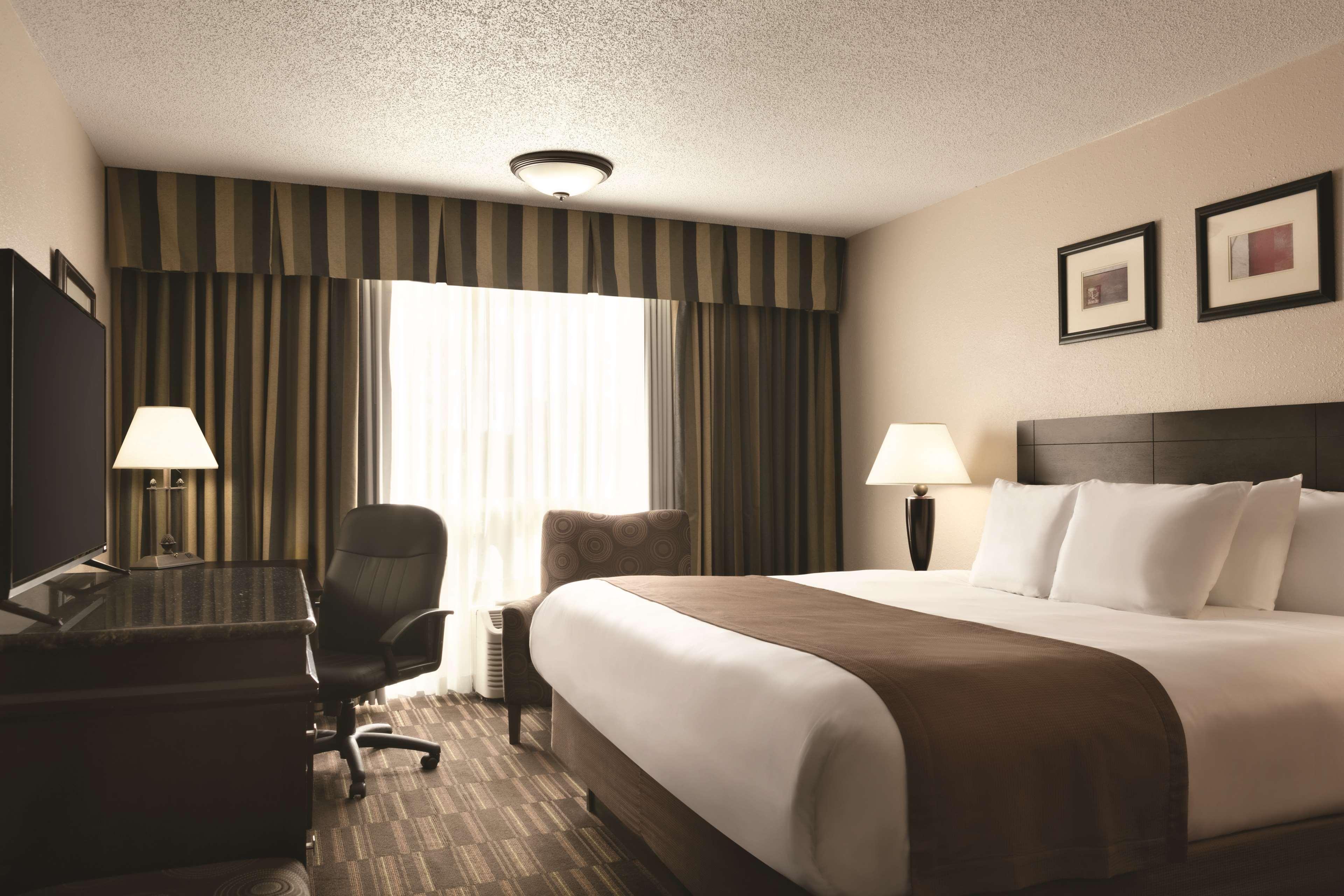 Radisson Hotel Louisville North جافرسونزفيل الغرفة الصورة