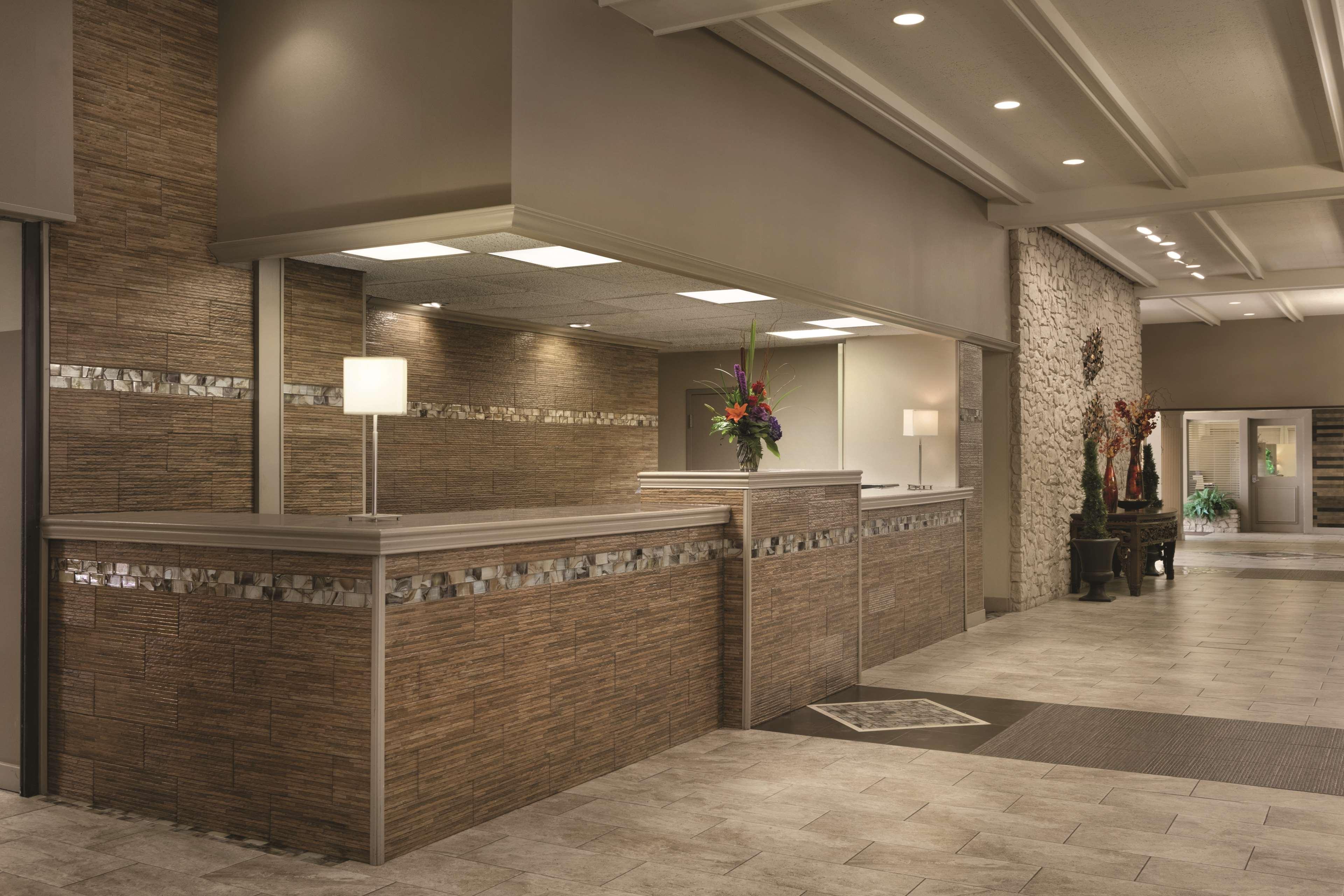 Radisson Hotel Louisville North جافرسونزفيل المظهر الداخلي الصورة