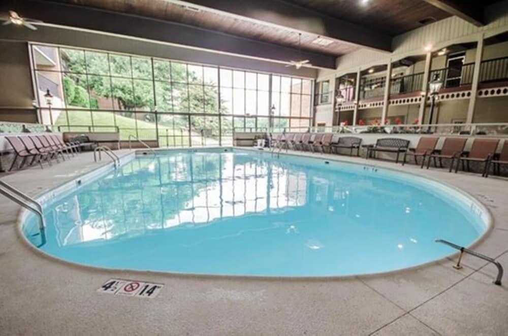 Radisson Hotel Louisville North جافرسونزفيل المظهر الخارجي الصورة